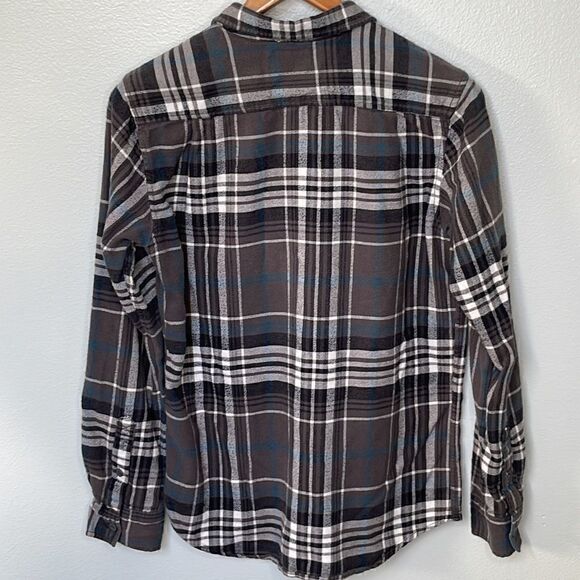 On The Byas flannel plaid shirt.  Size Small. - Picture 2 of 4